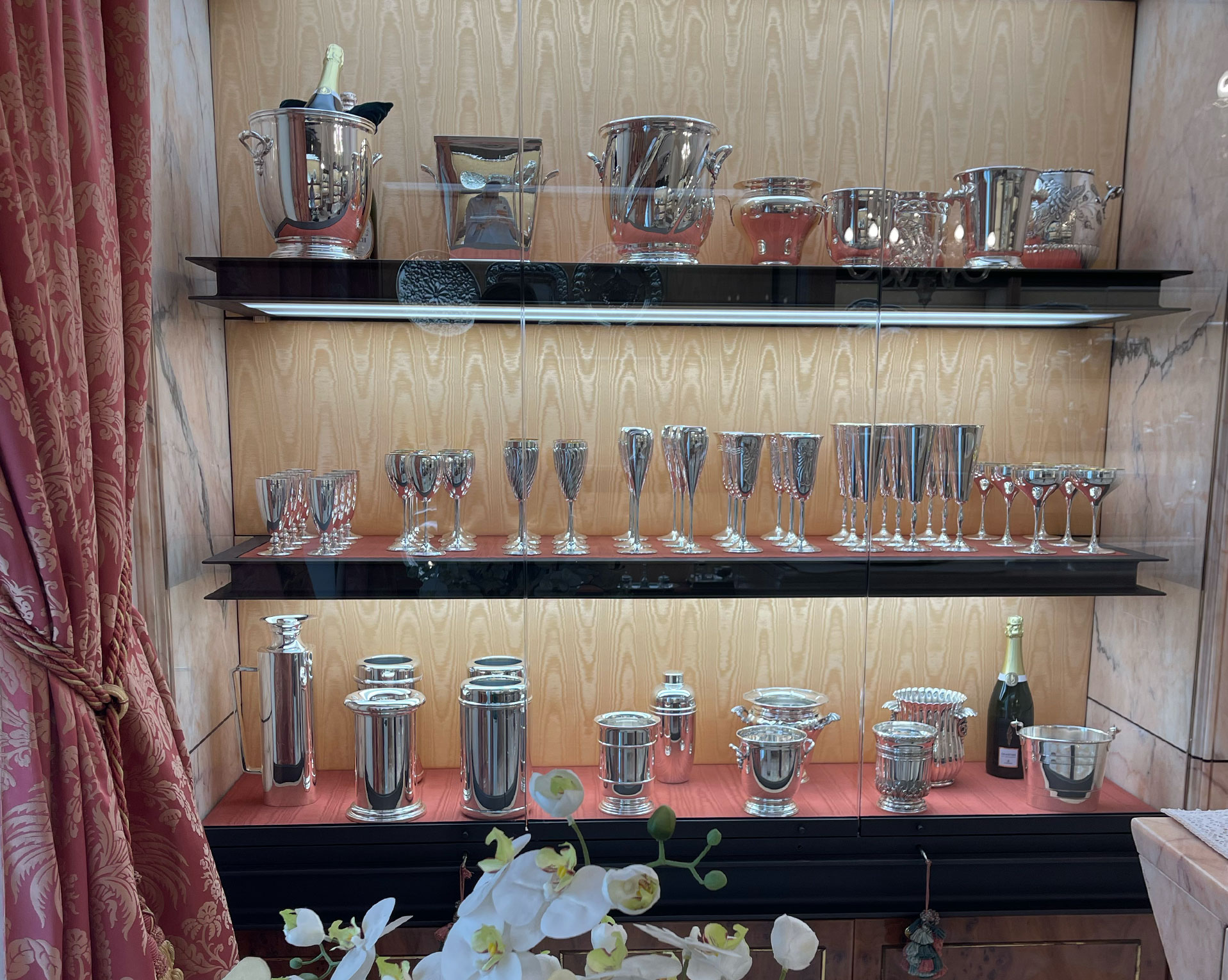 2_Boutique_460X367